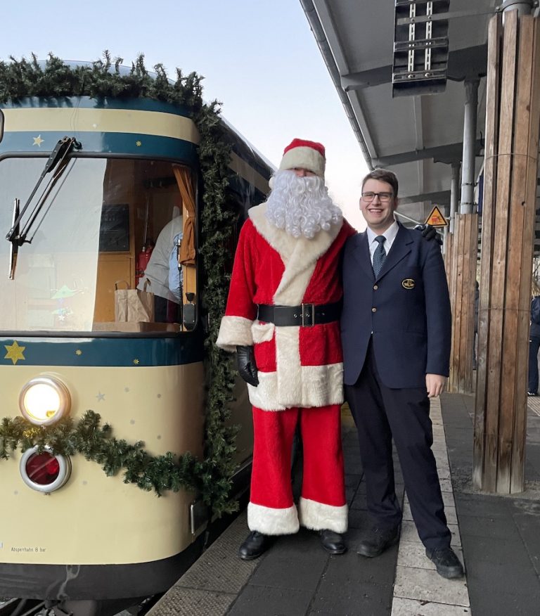 Der Weihnachtsmann fährt S-Bahn!