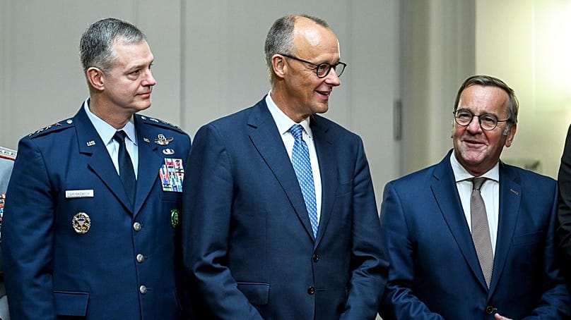 U.S. Lieutenant General and Commander-in-Chief of NATO forces in Europe Alexus G. Grynkewich, Chancellor Friedrich Merz and Minister of Defense Boris Pistorius, Aug. 27, 2025.