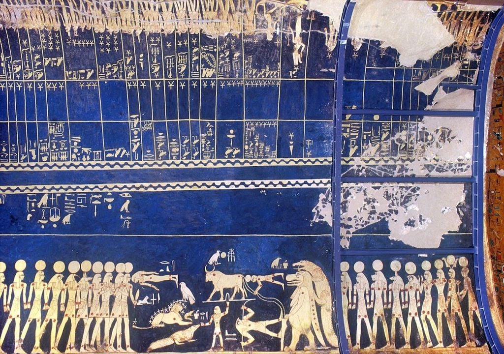 Astronomische Decke in der Grabkammer von Seti I mit gewellten Trennlinien.