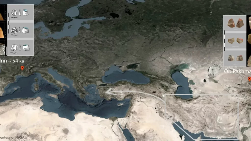 Carte montrant les sites archéologiques d’Obi-Rakhmat en Ouzbékistan et de Mandrin en France, avec comparaison morphologique des micro-pointes découvertes.