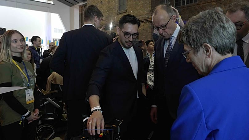 Friedrich Merz takes a look at a drone from Quantum Systems, 23/02/2026