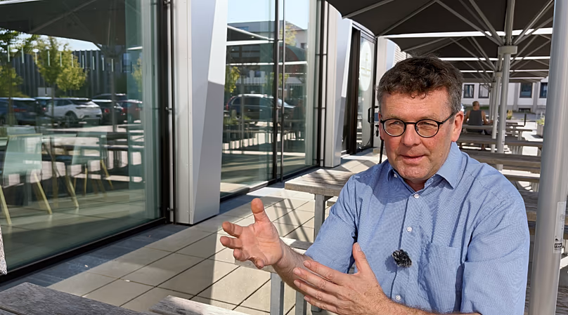 After all, even nuclear fusion is not entirely free of radioactivity. “The reactor vessels must be removed regularly and allowed to decay,” Sven Linow explains.