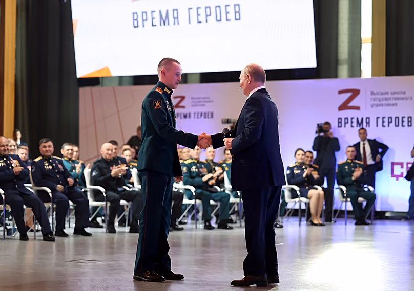Президент России Владимир Путин во время встречи с участниками проекта «Время героев», направленного на содействие трудоустройству ветеранов на госдолжности. Москва, 14.06.26