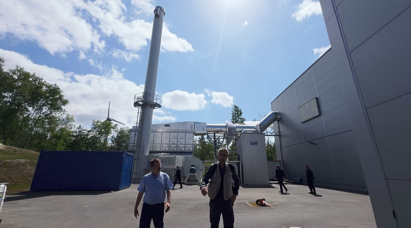 Outside the building, a complete flue gas scrubbing system can extract gases in an emergency.