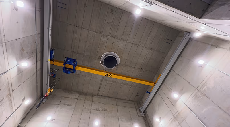 Hucke points to the special fixtures on the thick walls. “We have pressure relief flaps here – and outside the building, a complete flue gas scrubbing system."